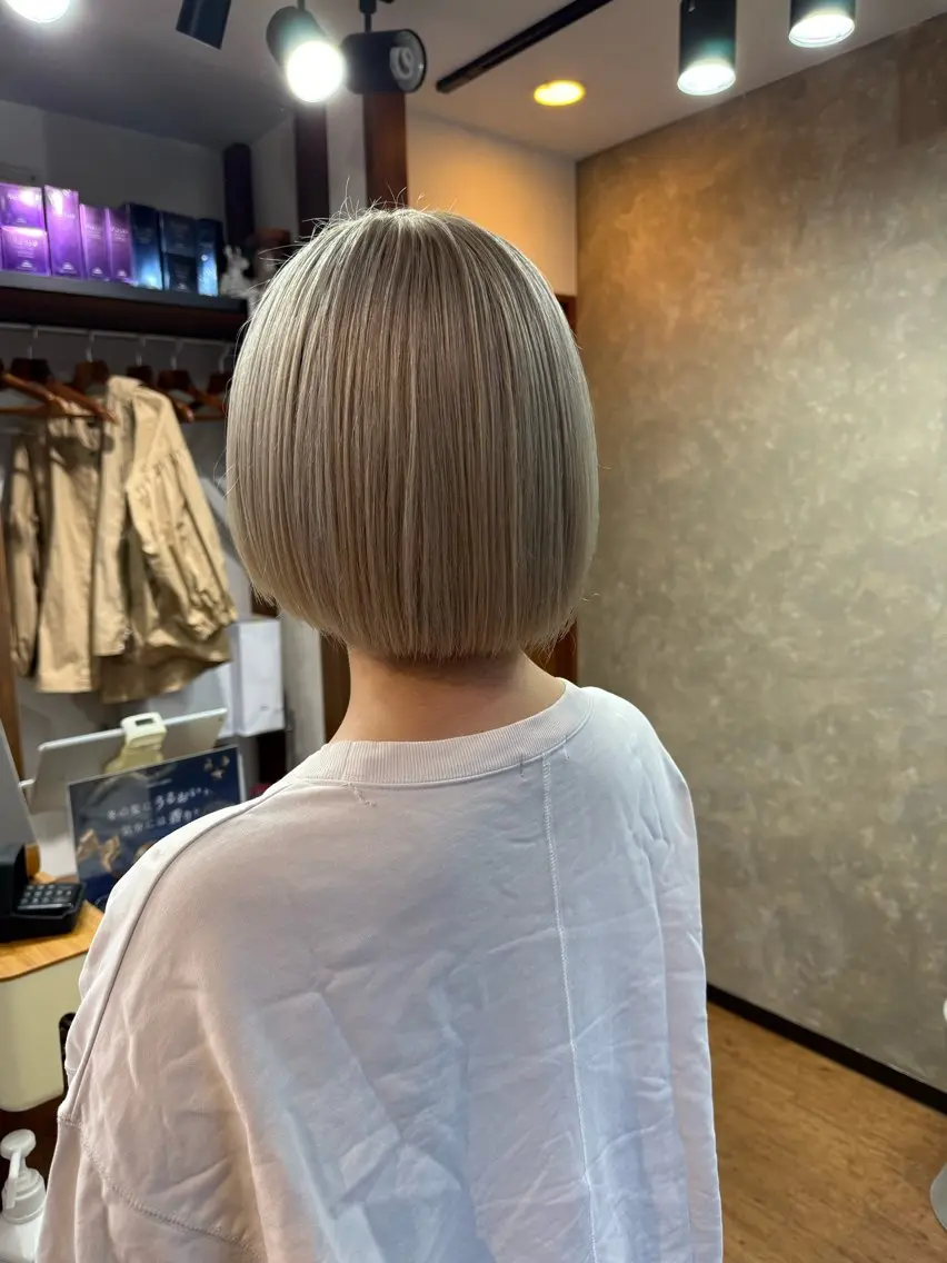 ショート カラー ブリーチ カット ヘアカラー トリートメント 有田裕真 【ブリーチカラー】のヘアスタイル