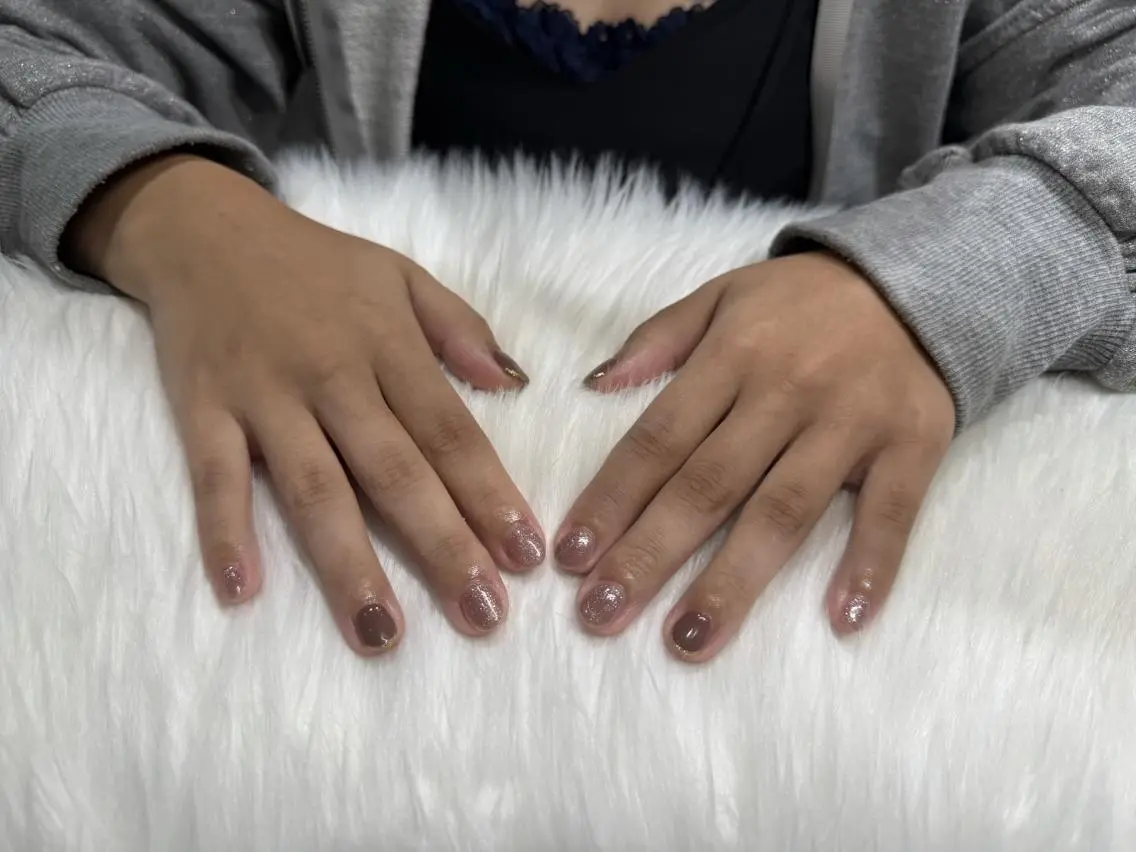 ネイル ブラウン ゴールド ラメ(グリッター) ピンク Nail Salon Lindaのネイルデザイン