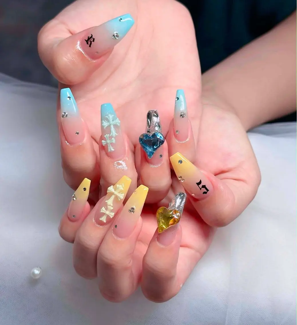 ネイル チークネイル フレンチネイル キラキラネイル 韓国ネイル マグネットネイル ハンドネイル yuuna hbabynailのネイルデザイン