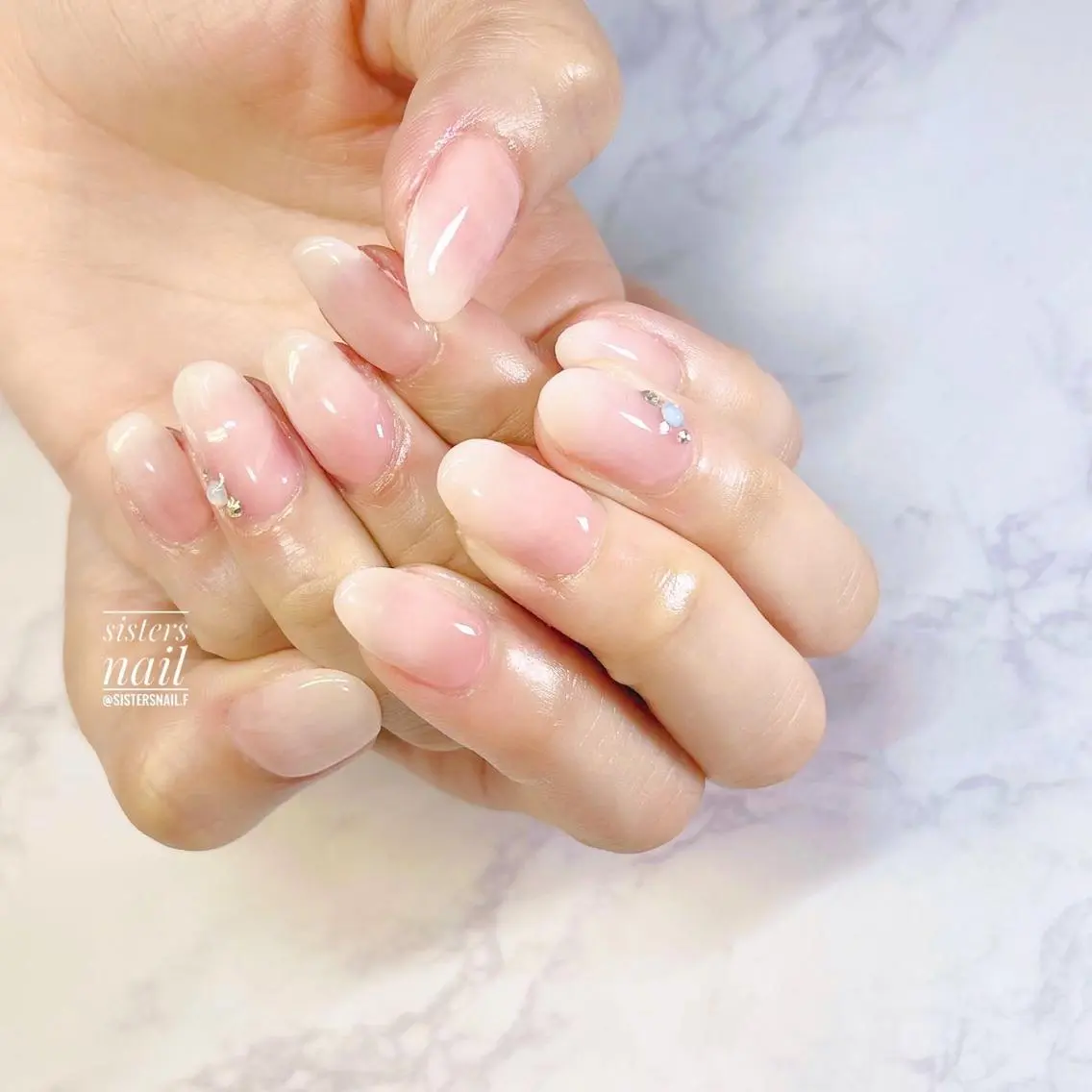 ネイル アートネイル グラデーション ニュアンスネイル 夏ネイル ホワイト sisters nail.fのネイルデザイン