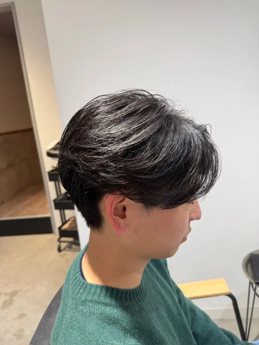 ショート パーマ メンズ センターパート フェザーパーマ メンズ韓国風 メンズパーマ 韓国風ヘア カット パーマ メンズカットパーマ ✂️ JOYAのヘアスタイル