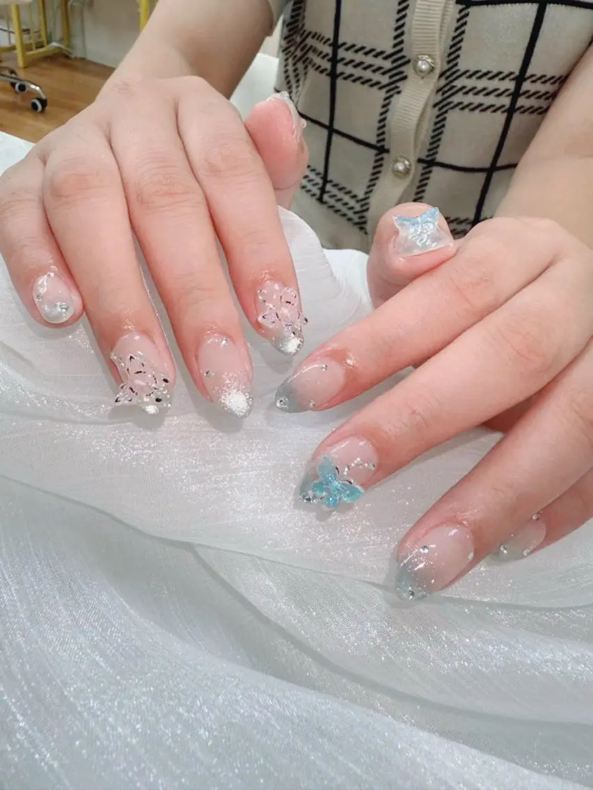 ネイル フレンチネイル グラデーション キラキラネイル 韓国ネイル マグネットネイル ハンドネイル ハンドケア Hara Nail 【持ち込みOK】のネイルデザイン