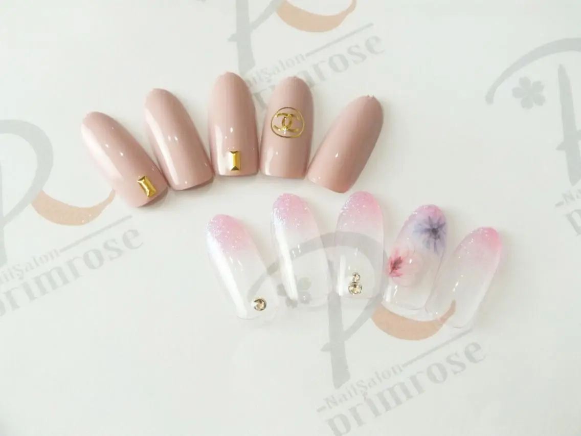 ネイル ストーンネイル nailsalon Mimiのネイルデザイン