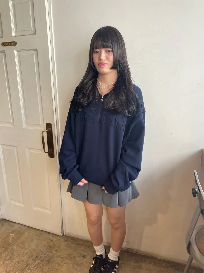 ロング カラー ダークグレー ダークグレージュ グレージュ 姫カット カット ヘアカラー トリートメント MIOベージュカラー 柔らかいカラーのヘアスタイル