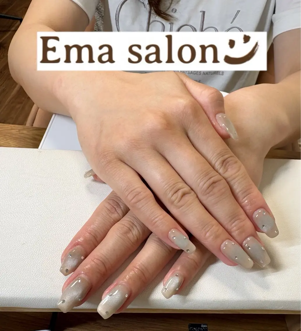ネイル チークネイル 水色 持ち込み ハンドネイル Ema salon hiromiのネイルデザイン