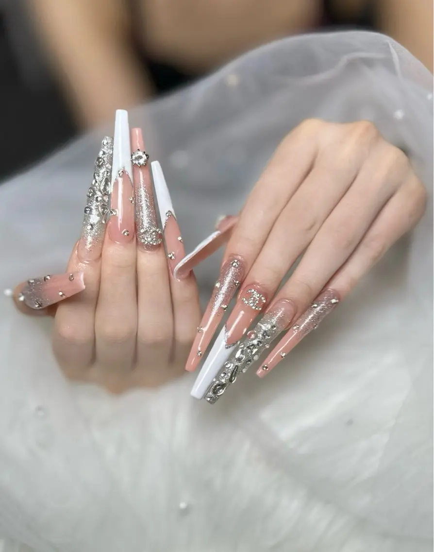 ネイル 長さ出し ジェルネイル 韓国ネイル マグネットネイル 持ち込み ハンドネイル SHE NAILのネイルデザイン