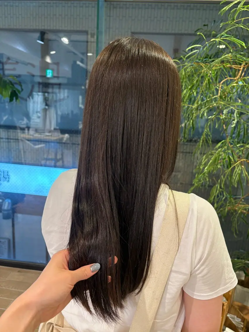 ロング 梅沢 優羽のヘアスタイル