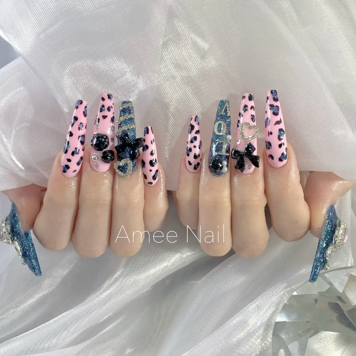 ネイル 成人式 ロングネイル マグネットネイル 大理石ネイル(マーブル) リボン ハンドネイル Amee Nail Salonのネイルデザイン