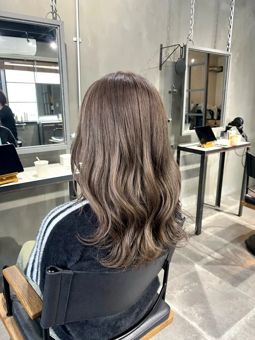 セミロング カラー アッシュ アッシュグレー アッシュグレージュ グレージュ ヘアカラー トリートメント 透明感♥韓国ヘア HINAのヘアスタイル