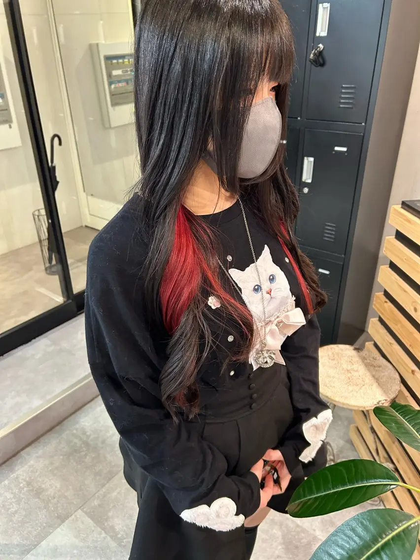 ミディアム カラー インナーカラー レッドカラー ヘアカラー トリートメント ウルフカット レイヤーカット上柿のヘアスタイル