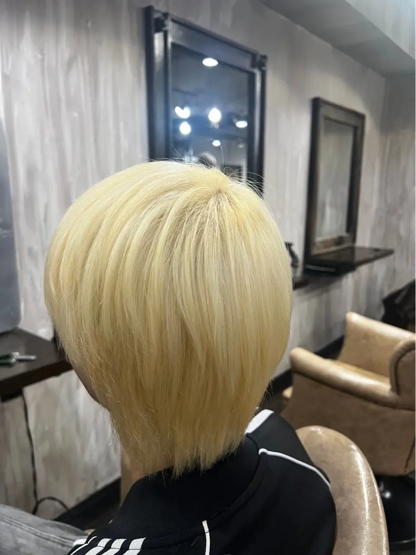 【メンズ・レディース】✂️カット➕🌺ブリーチ2回➕ハイトーンカラー‼️の写真