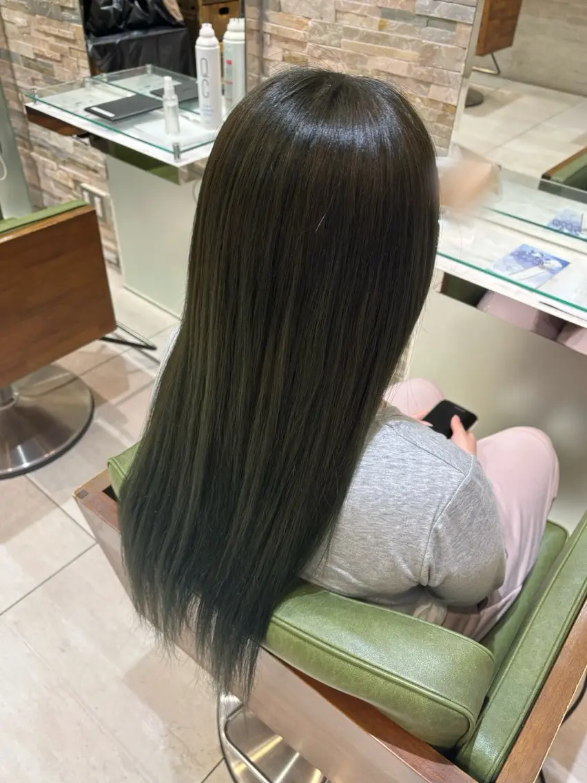 カラー 透明感カラー グレージュ オリーブグレージュ オリーブグレー 関根 莉杏のヘアスタイル