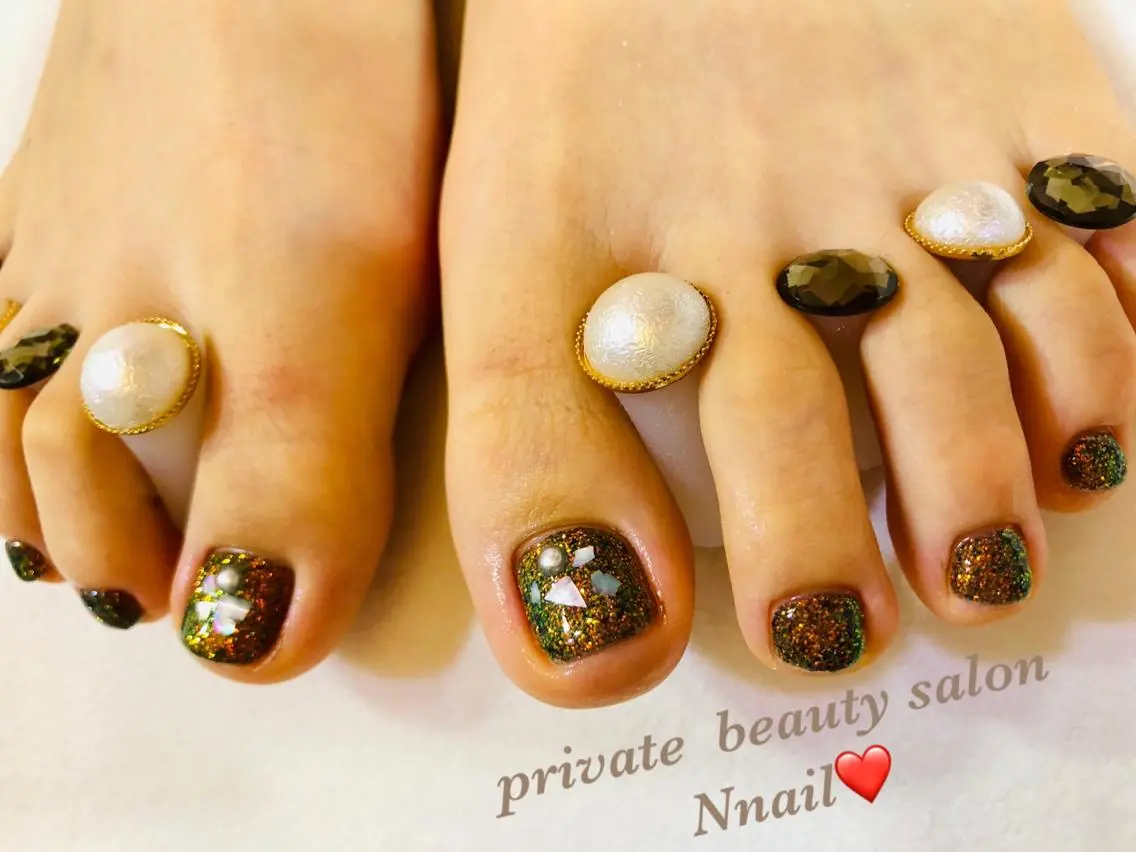 ネイル フラッシュネイル フットネイル ラメ(グリッター) フットネイル 🌿Nnail🌿 プライベートサロンのネイルデザイン