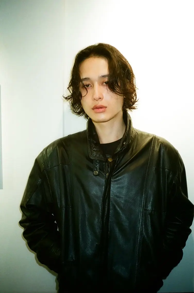 ミディアム パーマ メンズ ミディアムパーマ メンズパーマ 與座 翼のヘアスタイル