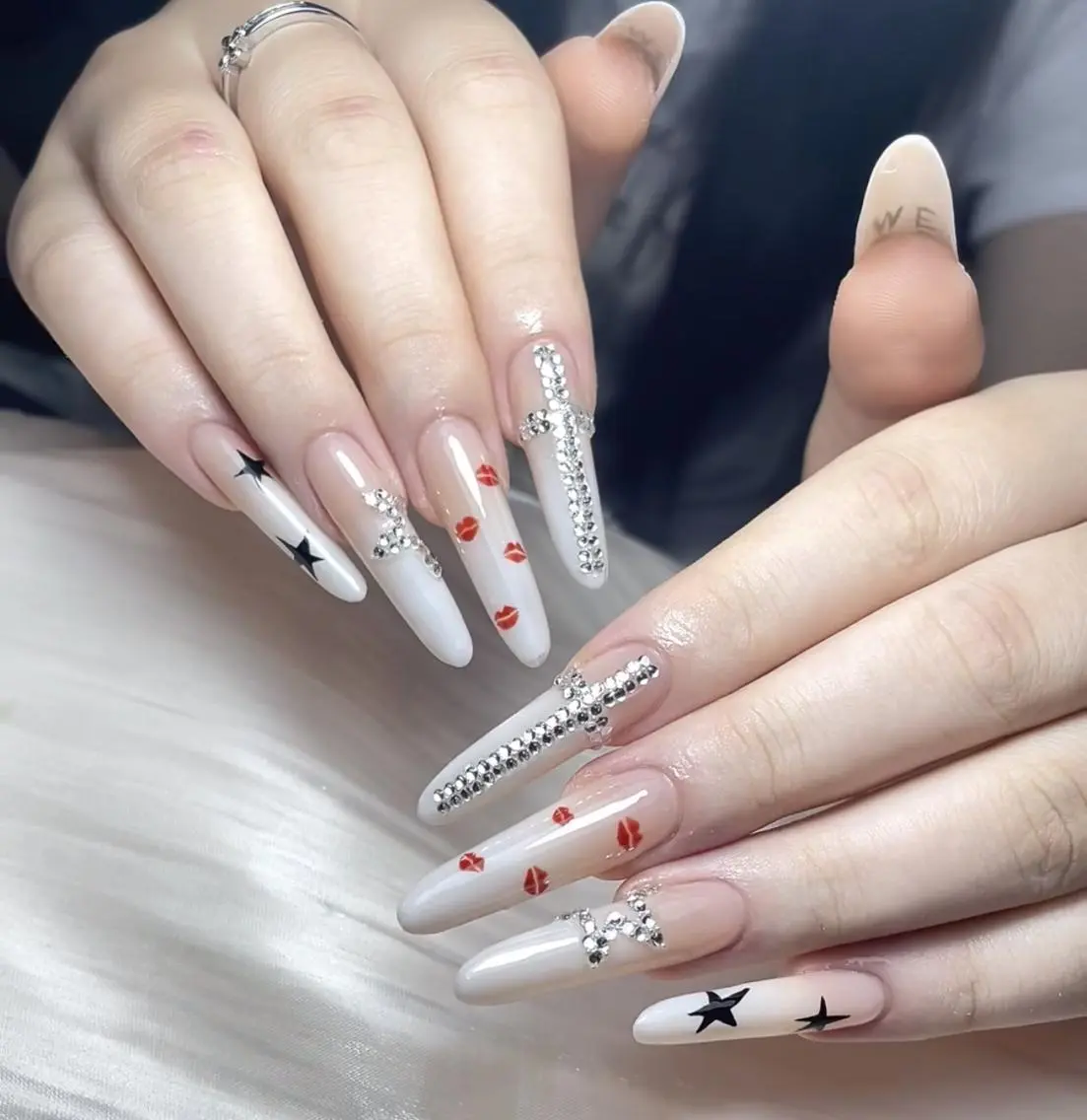 ネイル 長さ出し ジェルネイル 韓国ネイル マグネットネイル 持ち込み Kana🌻マツエク &Nailサロン💛のネイルデザイン