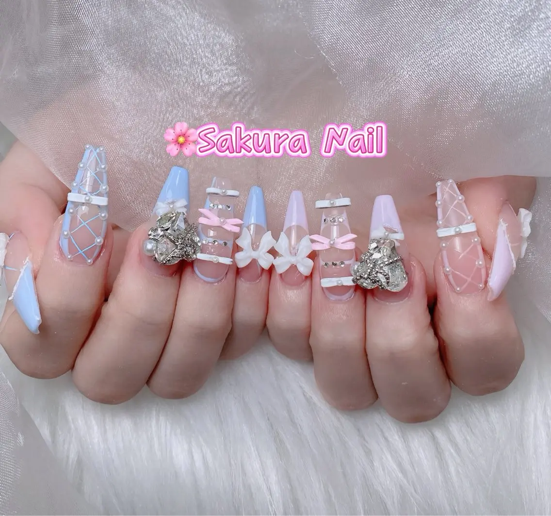 ネイル アートネイル オーロラネイル ボルドー チークネイル フレンチネイル ハンドネイル Sakura Nail Salonのネイルデザイン