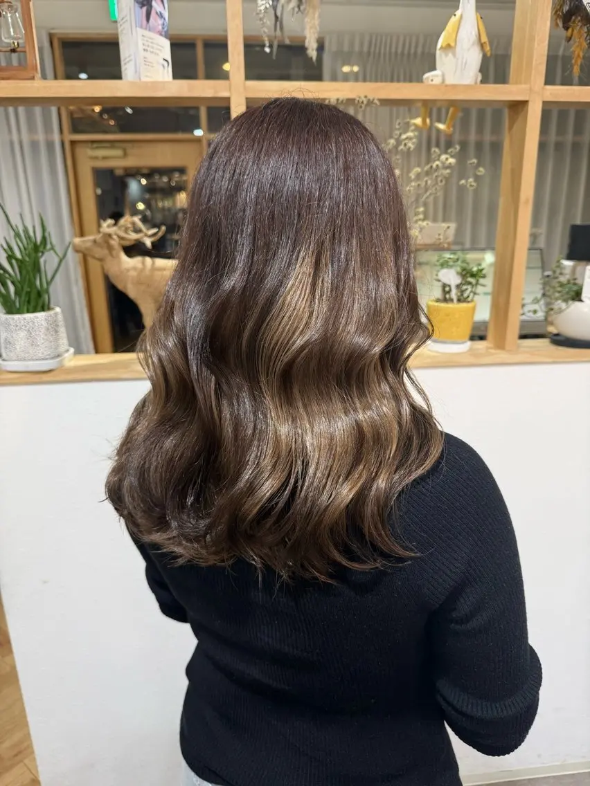 ミディアム ヘアカラー merc.☘️平岩 那月のヘアスタイル