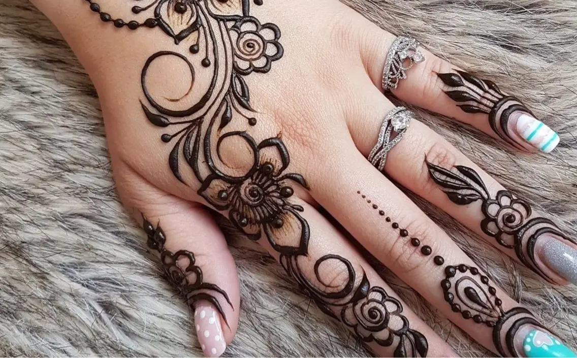 Organic  Henna tattoo ヘナタトゥー　手or足※１週間​〜​10日持ちます。の写真
