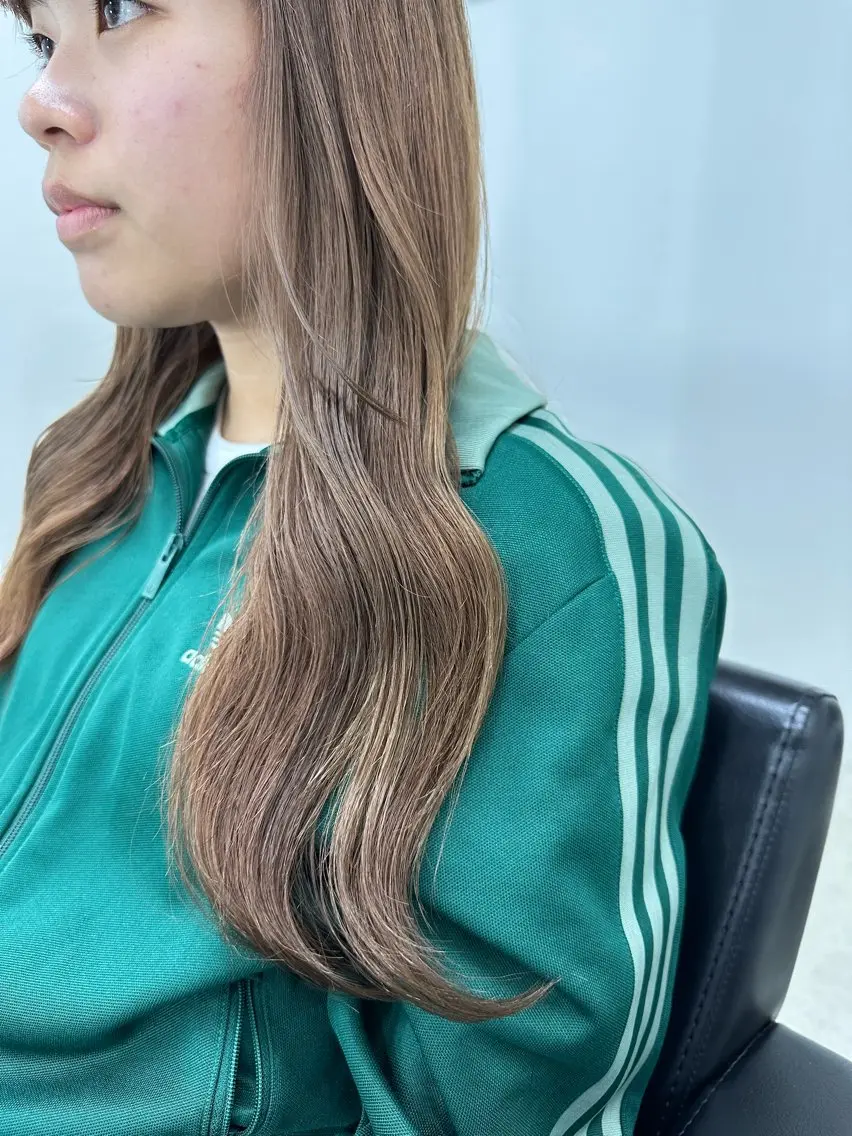 セミロング カラー ブリーチ グレージュ ヘアカラー トリートメント 中河 ななのヘアスタイル