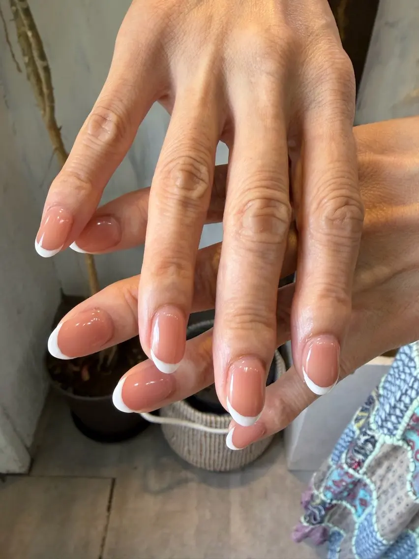 フレンチネイル〈練習モデル〉の写真