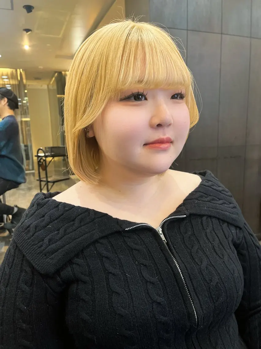 ミディアム 切りっぱなしボブ ボブ ヘアカラー 人気サロン縮毛矯正 ボブカットカラーのヘアスタイル