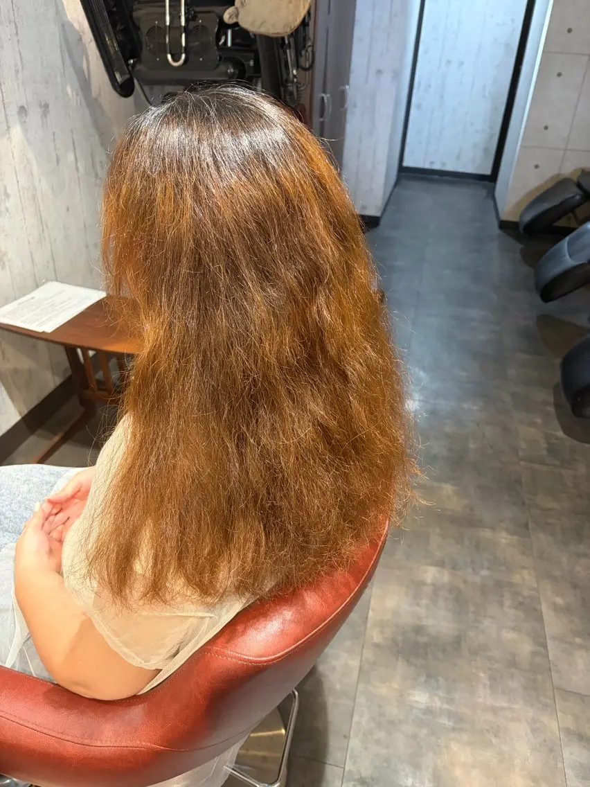 ロング カット ヘアカラー 縮毛矯正 トリートメント ✨矯正口コミ4.9✨ 歴21年代表ヨシアキのヘアスタイル
