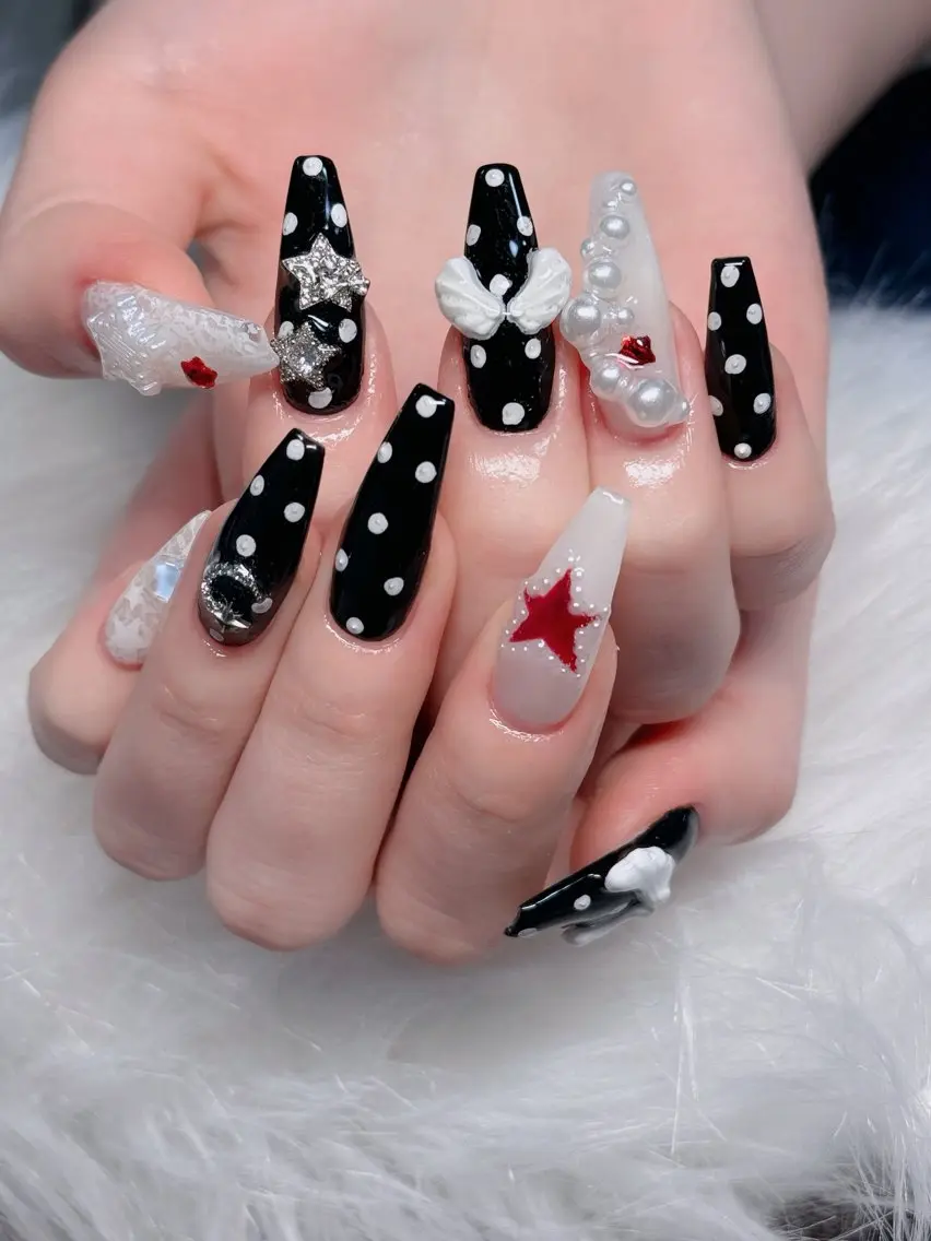 ネイル フレンチネイル ジェルネイル ガラスフレンチ ハロウィン ハート H.baby Nail Salonのネイルデザイン