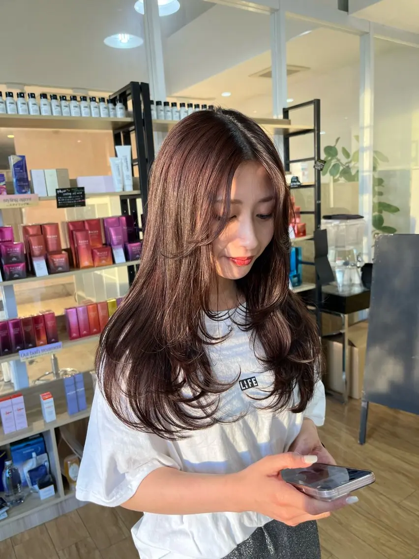 ロング カラー レイヤーカット カット ヘアカラー トリートメント 富永 美玖のヘアスタイル