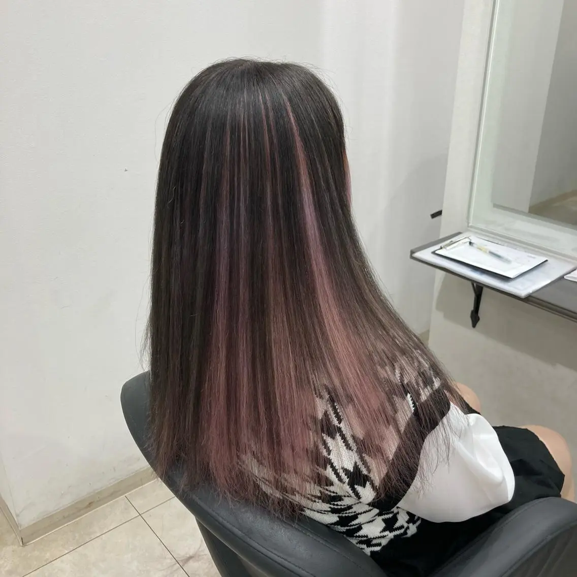 ロング カラー ブリーチ ピンクカラー ホワイトピンク ヘアカラー ピンクカラー🎀 米津 美佑のヘアスタイル