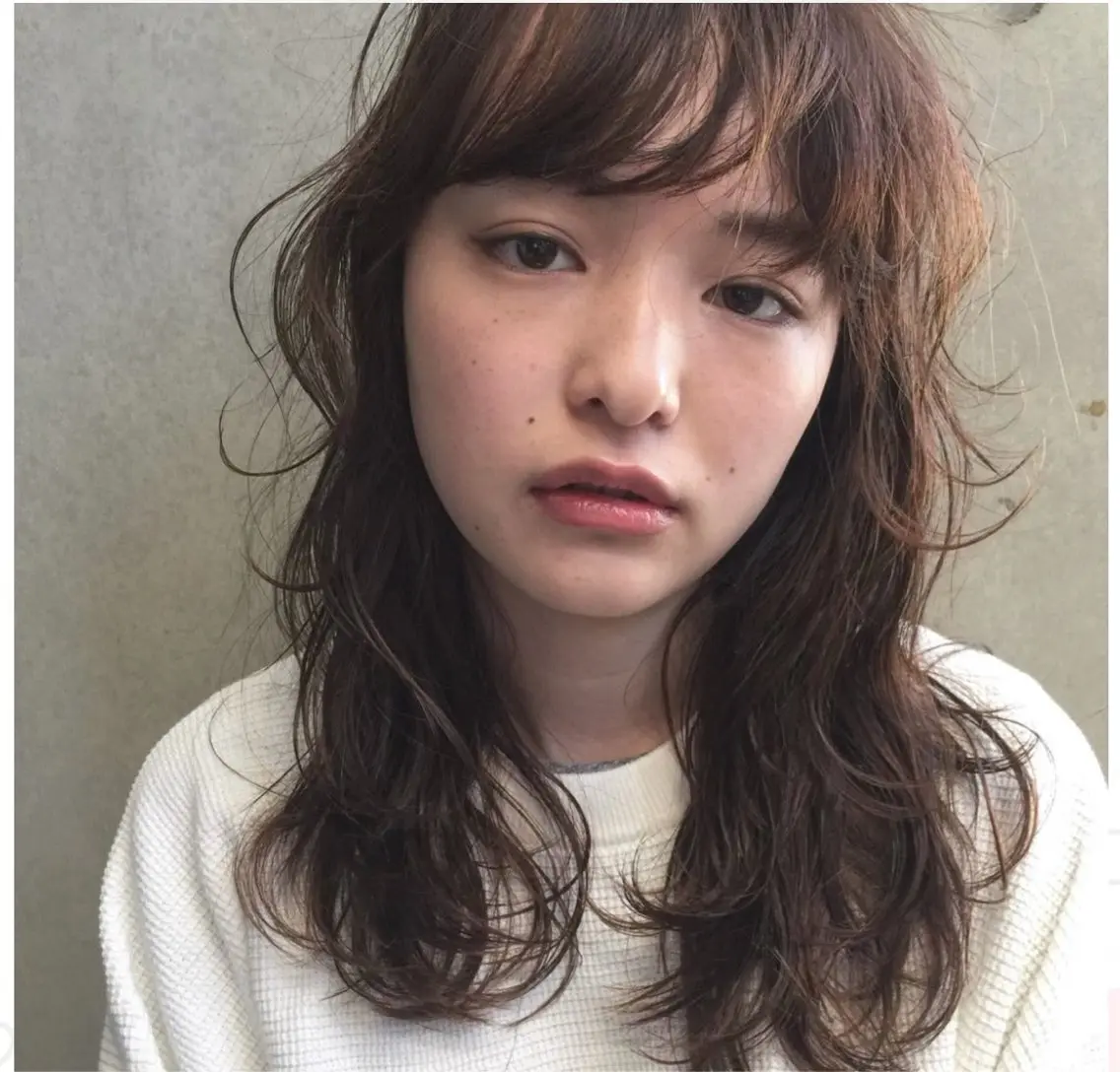 セミロング パーマ 佐々木 彩花のヘアスタイル