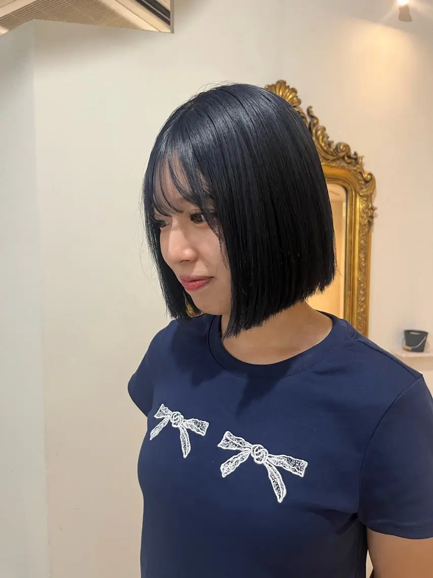 ショート ヘアカラー 🩶ハイトーン🖤 URARAのヘアスタイル