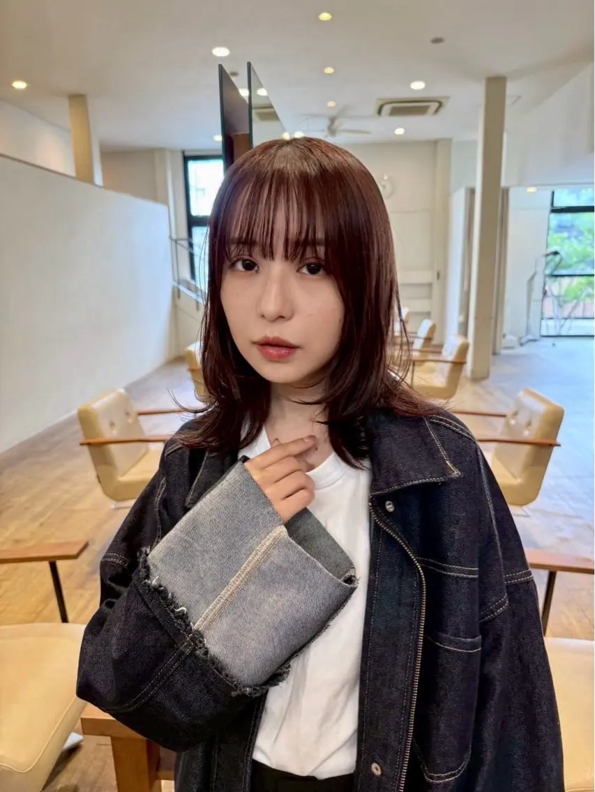 セミロング 亀澤 瑚奈のヘアスタイル