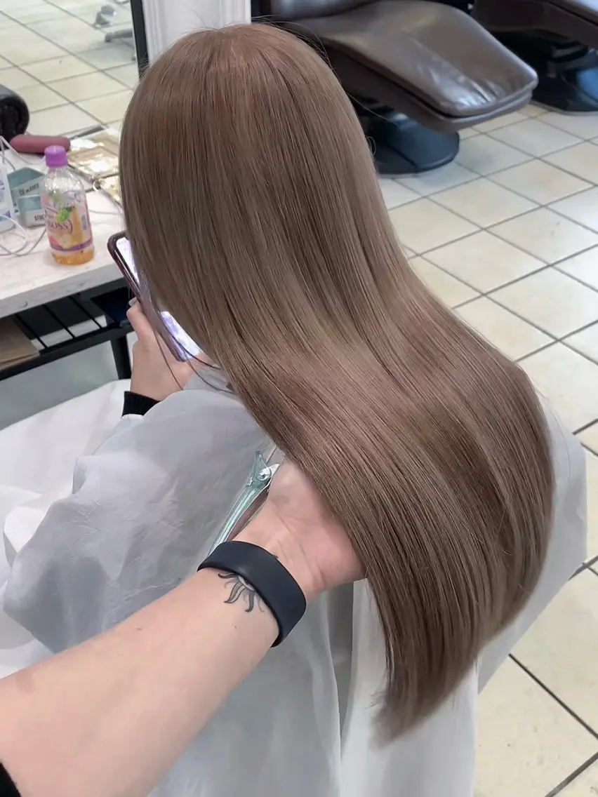 ロング カラー ベージュカラー 透明感カラー ミルクティーベージュ ヘアカラー トリートメント 艶髪カラー✨似合わせ No.1🥇渡辺康貴のヘアスタイル