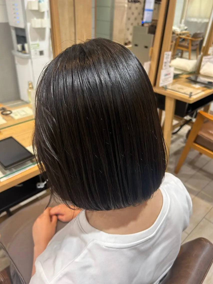 平日15時以降限定🌟ブリーチ無し暗めワンカラーモデル🌟当日のご予約もお待ちしております!の写真