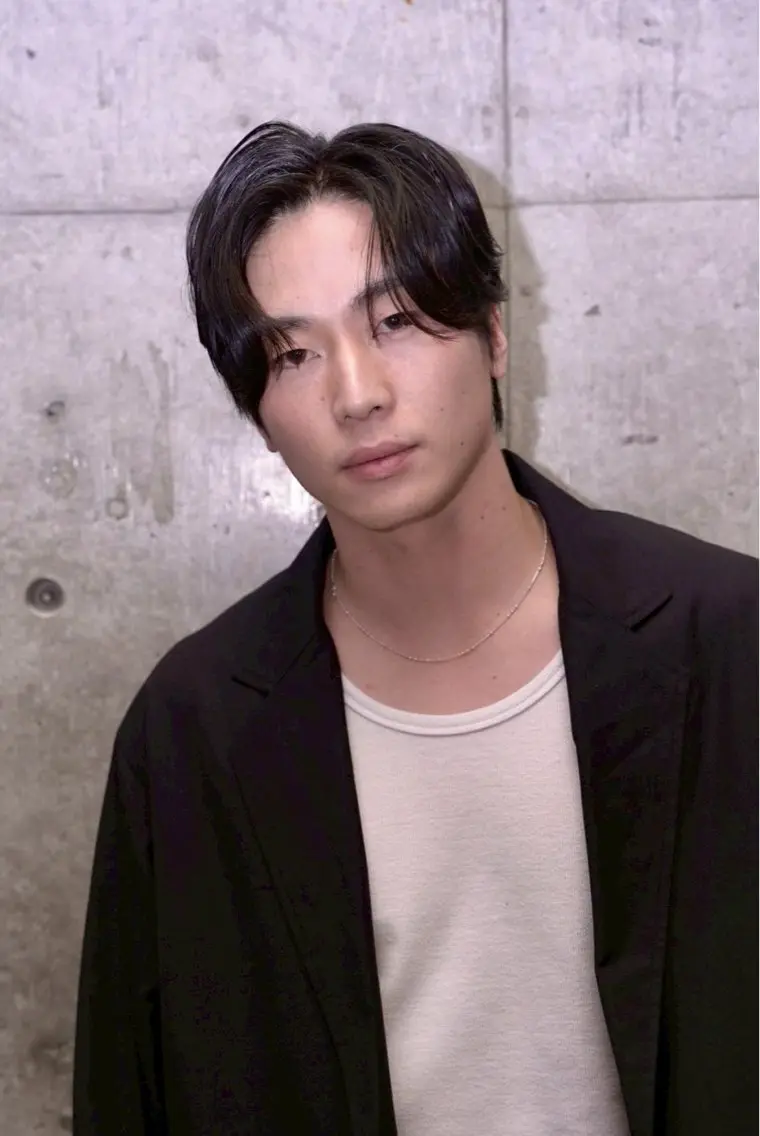 ショート メンズ メンズブリーチ センターパート フェードカット メンズパーマ スパイキーショート メンズサロン kiyoのヘアスタイル