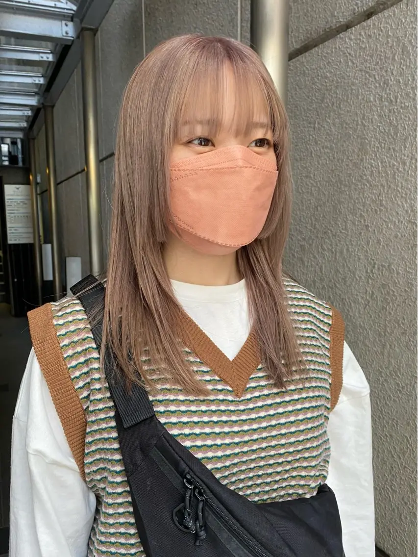 セミロング カラー ベージュカラー ミルクティーベージュ カット ヘアカラー トリートメント KAWAHARA YUKIのヘアスタイル