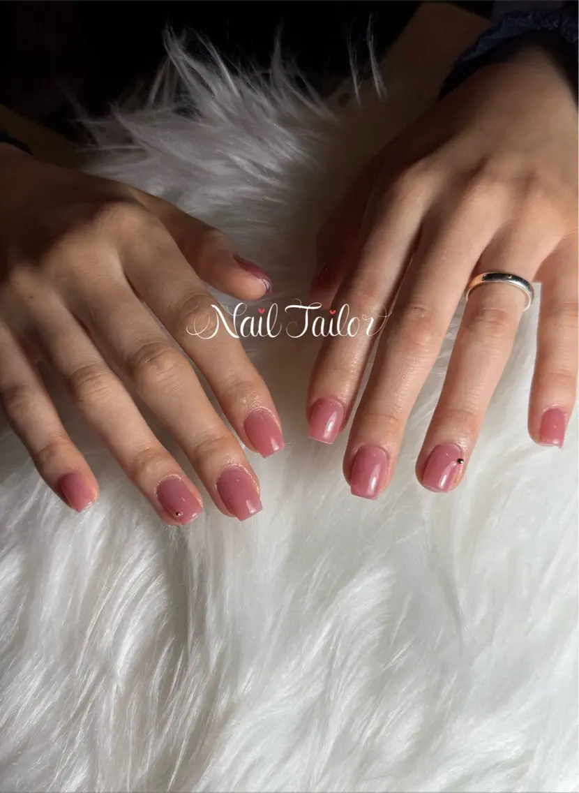 ネイル 長さ出し ゴールド オフィスネイル ワンカラーネイル ピンク ハンドネイル NailTailor ネイルテイラーのネイルデザイン