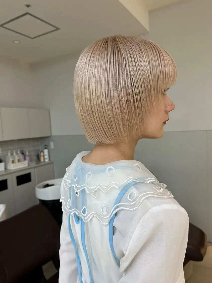 ミディアム カラー ブリーチ ブロンド ケアブリーチ 透明感カラー ダブルカラー レイヤー専門家 ダブルカラー修のヘアスタイル