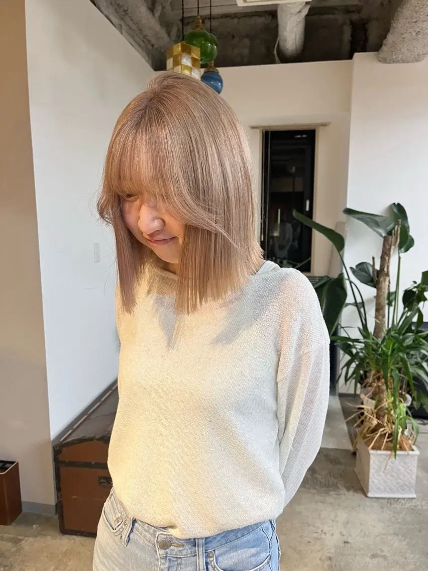 ミディアム カラー ベージュカラー ブリーチ ミルクティーベージュ カット ヘアカラー トリートメント 🩷ハイトーン透明感 レイヤー🩷ユリカのヘアスタイル
