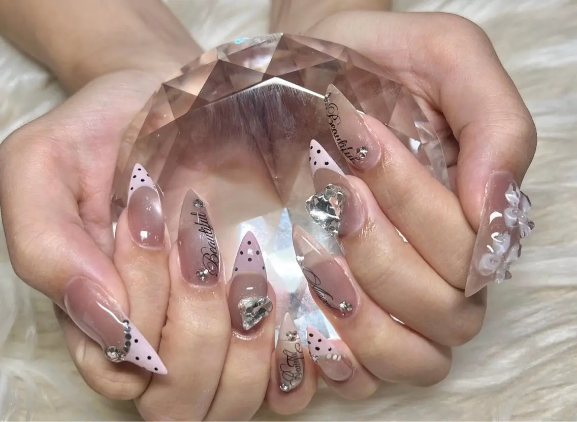 ネイル フラッシュネイル フレンチネイル ジェルネイル グラデーション 韓国ネイル ハンドネイル Nail&eye Belire 新宿のネイルデザイン