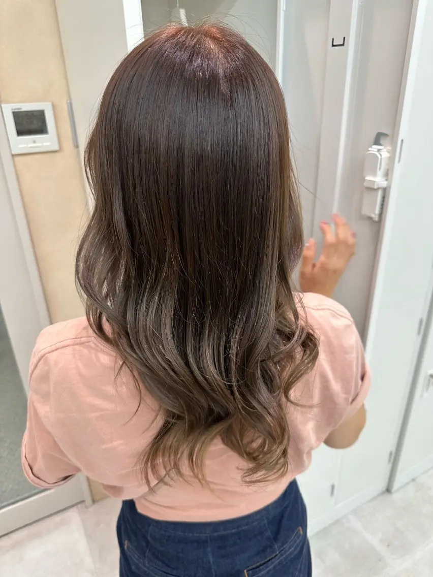 セミロング カラー 🤍透明感カラー🤍 Moeのヘアスタイル