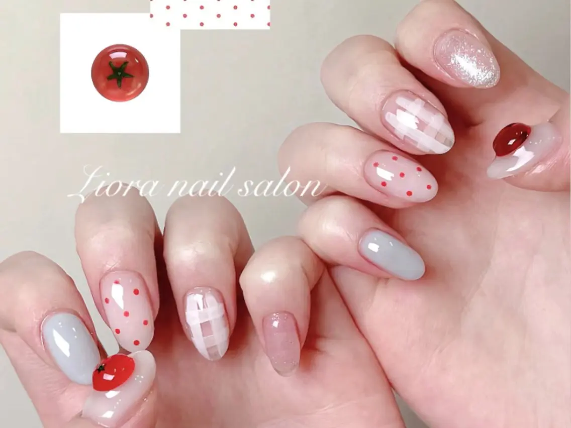 ネイル フレンチネイル ジェルネイル ガーリー グラデーション キラキラネイル ハンドネイル JUN Lioraネイルのネイルデザイン