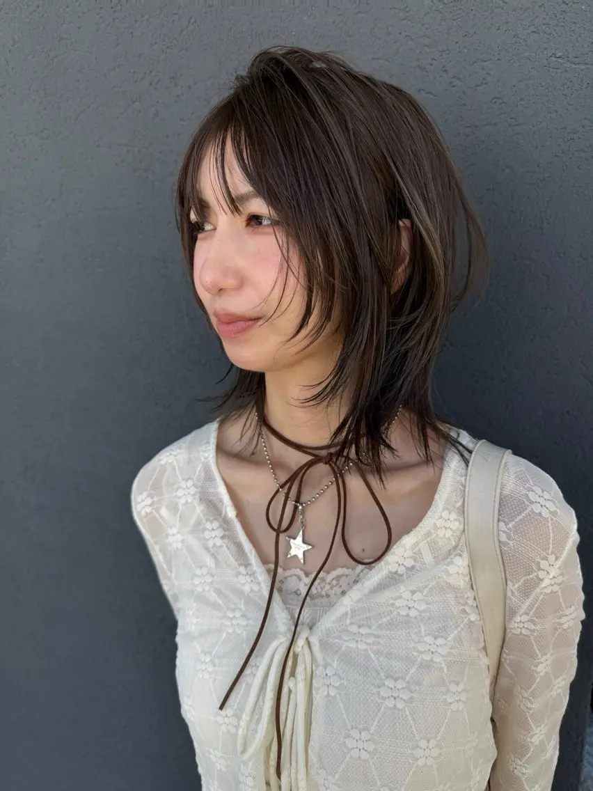 ミディアム レイヤーカット\ウル フ　chinatsuのヘアスタイル