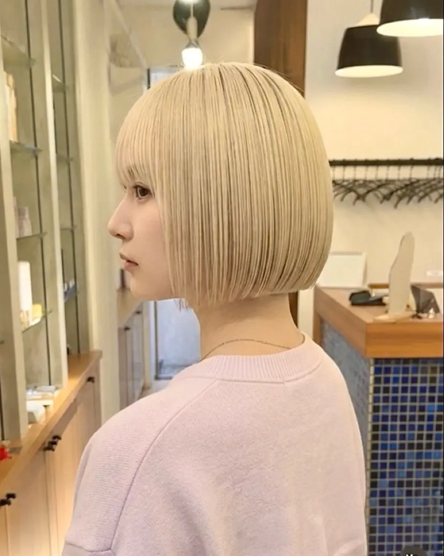 ショート カラー ブリーチ ブロンド ケアブリーチ 透明感カラー ハイトーンカラー カット ヘアカラー トリートメント 似合わせボブ/矯正 /ハイトーン/ひさとのヘアスタイル