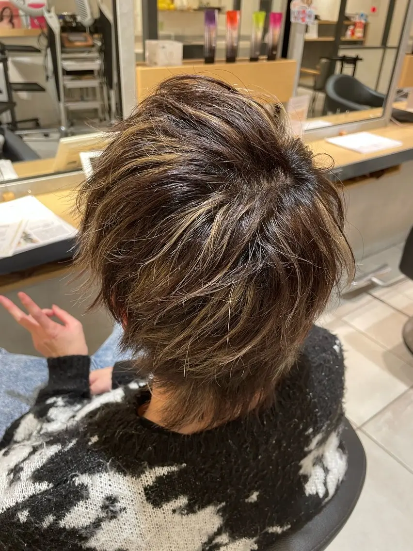ショート カラー メンズ メンズハイライト メンズウルフカット ハイライトカラー ハイライト ウルフカット 寺田 翔のヘアスタイル