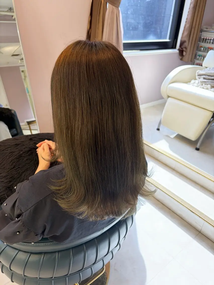 セミロング カラー che'rie shizukiのヘアスタイル