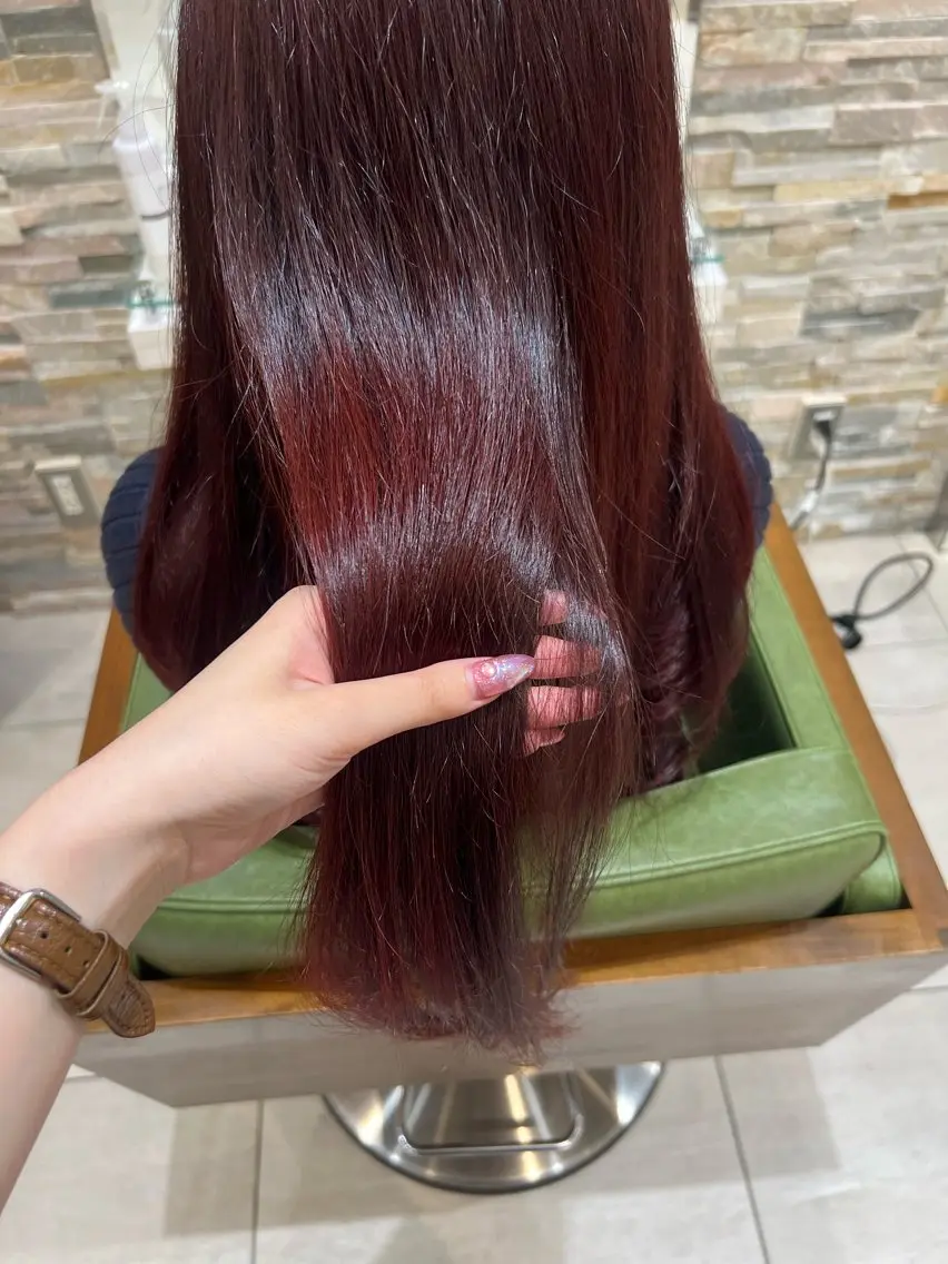 ロング カラー レッドカラー カット ヘアカラー トリートメント 山口 愛紗花のヘアスタイル