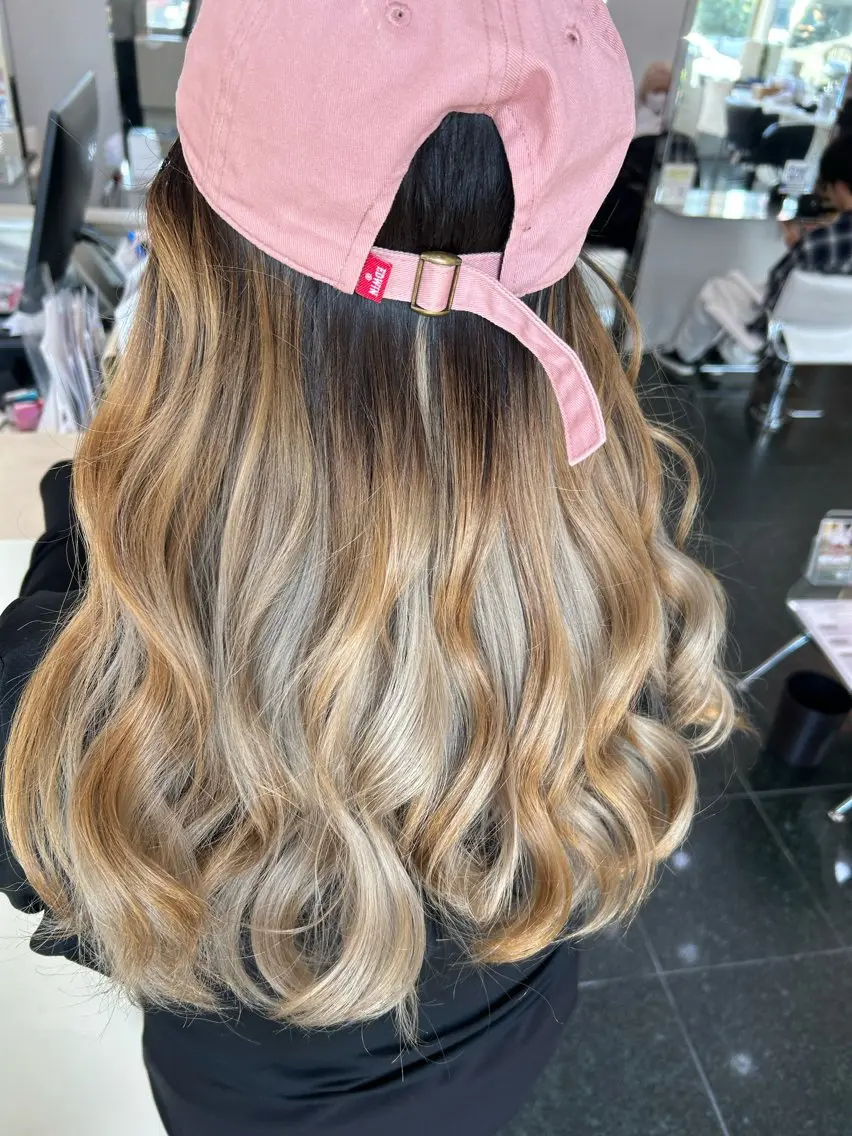 カラー ブリーチ グラデーションカラー 髪質改善⭐️縮毛 🫧内藤紅葉のヘアスタイル