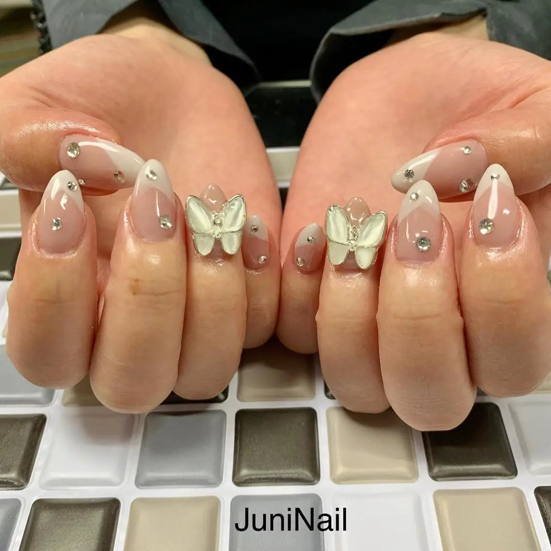 ネイル オーロラネイル クリアネイル 成人式 フラッシュネイル フレンチネイル ハンドネイル JuniNail 주니네일🇰🇷suのネイルデザイン
