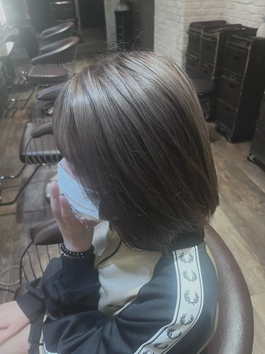 カラー グレージュ シルバー シルバーグレージュ 🐾 atsuyaのヘアスタイル